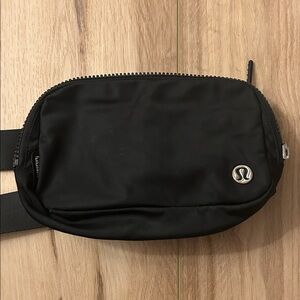 Lululemon Everywhere Belt Bag-Black